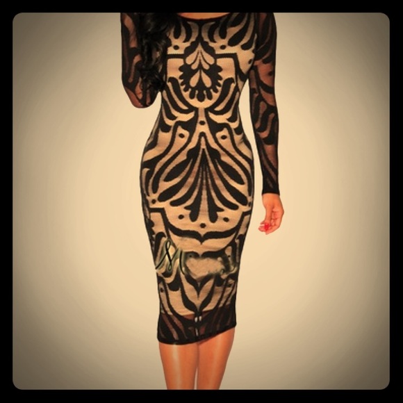 Dresses & Skirts - Elegant low back lace dress.